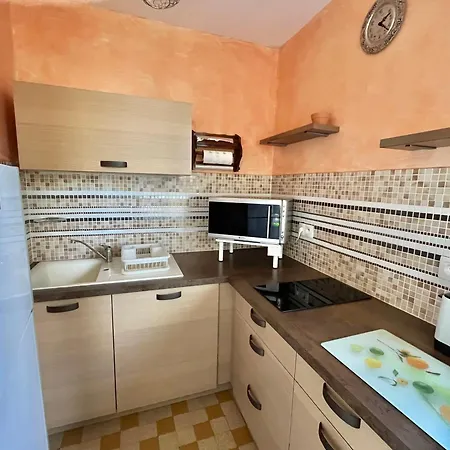 شقة Studio Confortable Avec Parking Au Centre-Ville - Fr-1-716-78