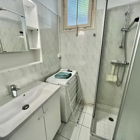 Studio Confortable Avec Parking Au Centre-Ville - Fr-1-716-78 شقة *